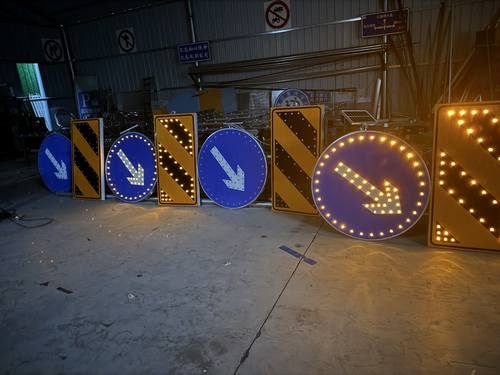 石家庄石家庄河南太阳能交通标牌 河南自发光交通路标牌厂家